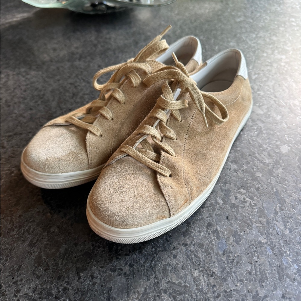Jenni Kayne tan suede tennis shoes